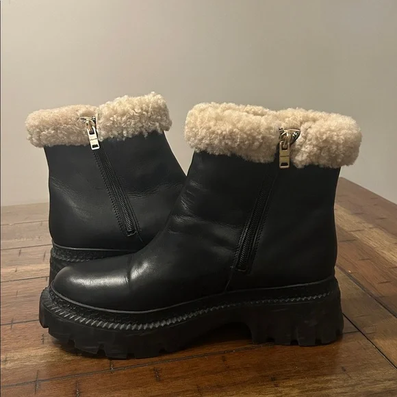 Coach Jane Black Leather Shearling Trim Ankle Booties Lug Sole Side Zip size 7.5 - Picture 3 of 12